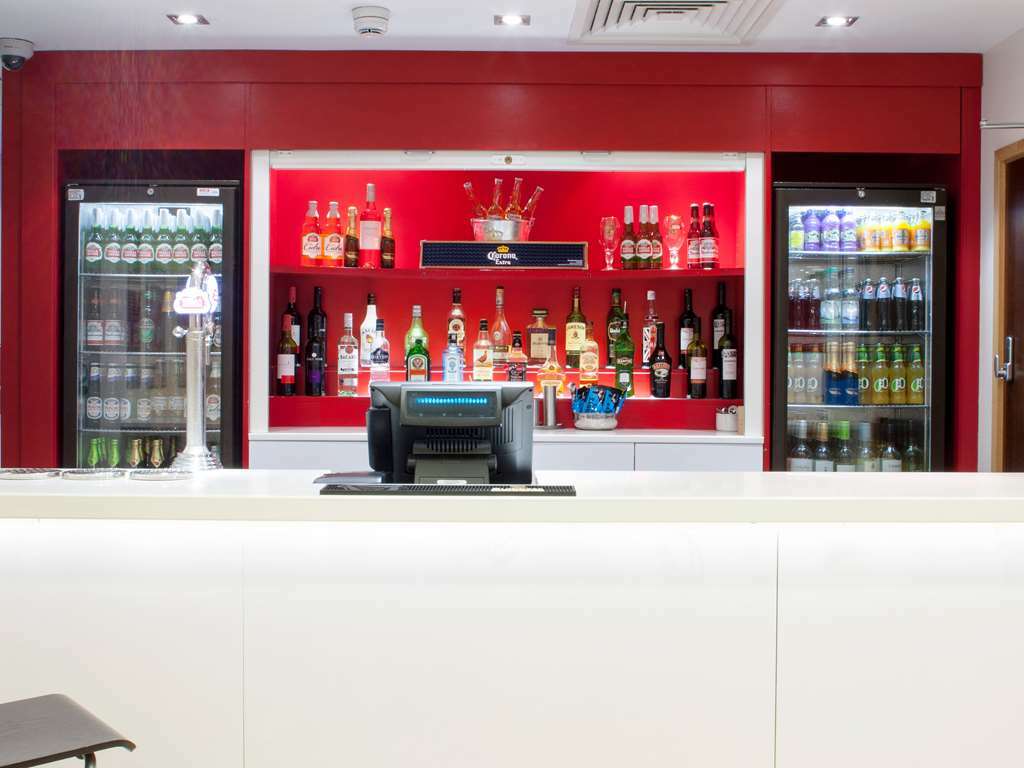 Travelodge London Ealing Restaurant photo
